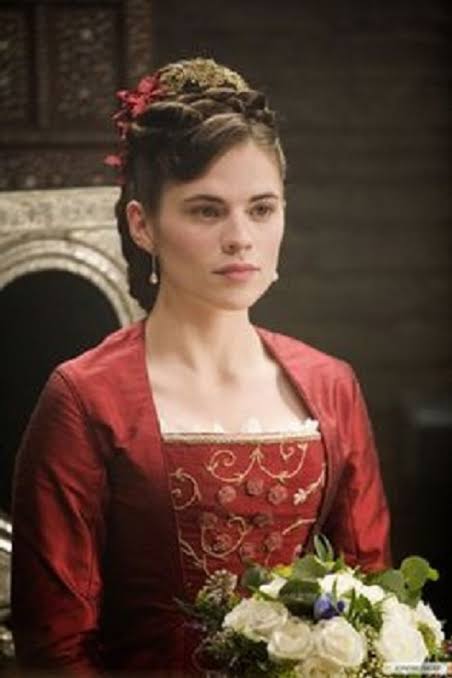 photo-Hayley Atwell 2006