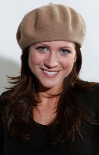 photo-Brittany Snow 2009