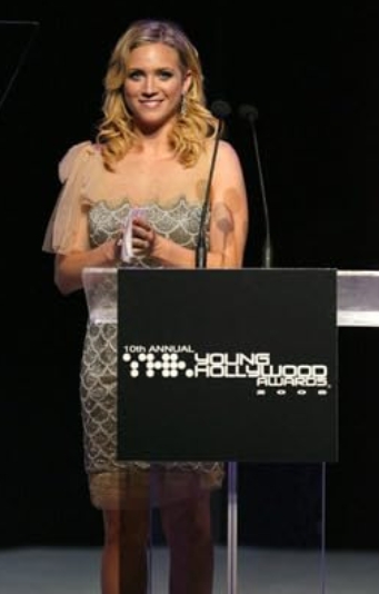 photo-Brittany Snow 2008