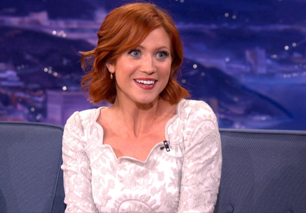 photo-Brittany Snow 2010