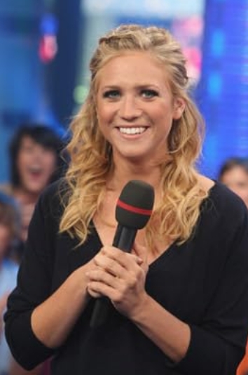 photo-Brittany Snow 2008