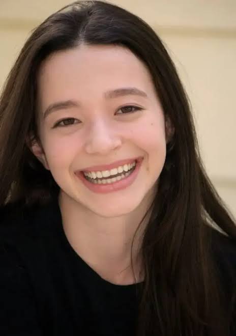 photo-Mikey Madison 2009