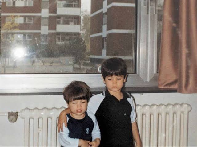 photo-Andrew Tate 1990