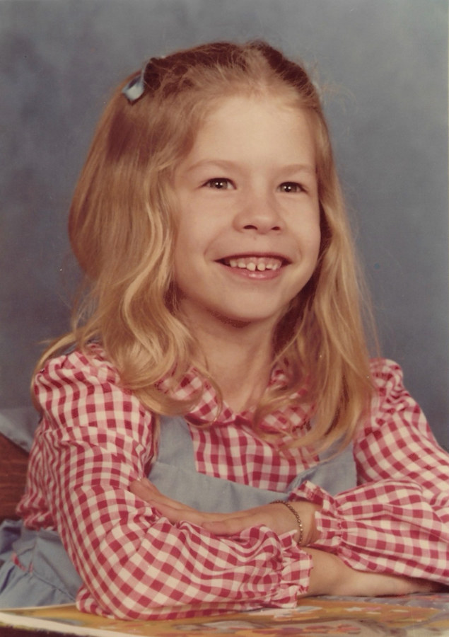 photo-Jenna Elfman 1984