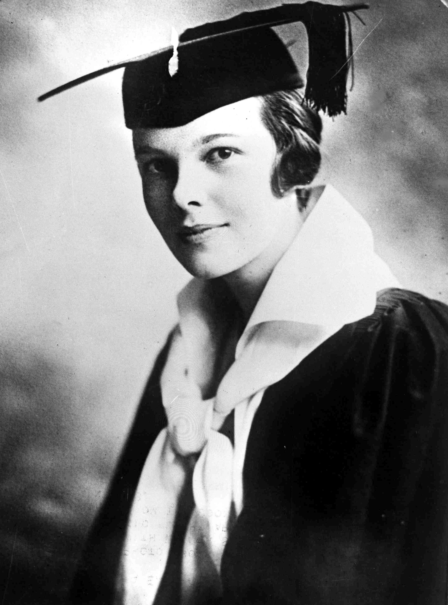 photo-Amelia Earhart 1916