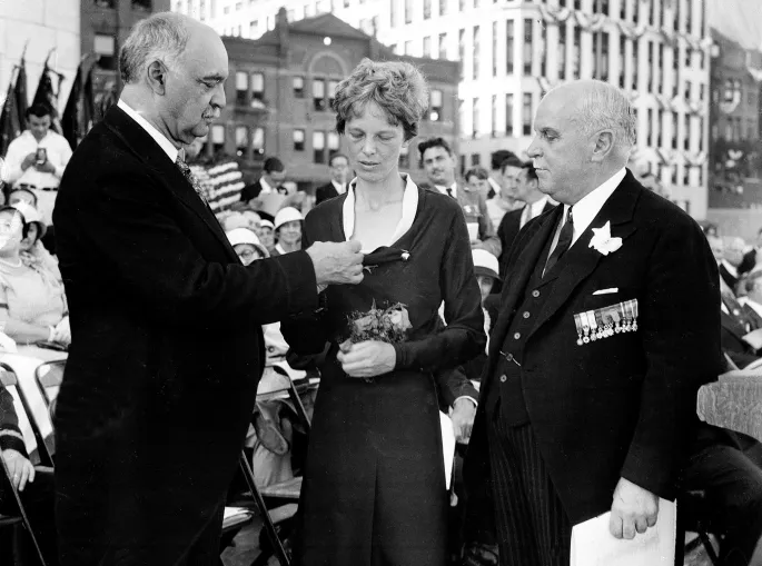 photo-Amelia Earhart 1932