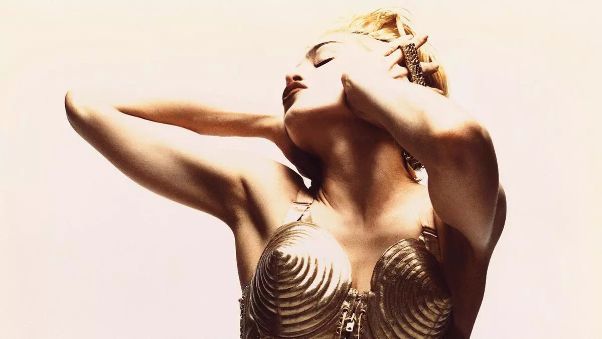 photo-Madonna 1990