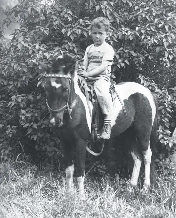 photo-Alex Trebek 1943