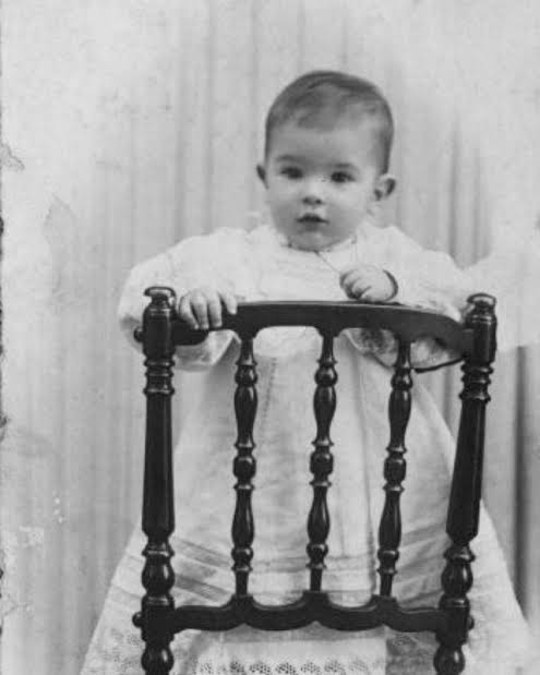 photo-Salvador Dali 1905