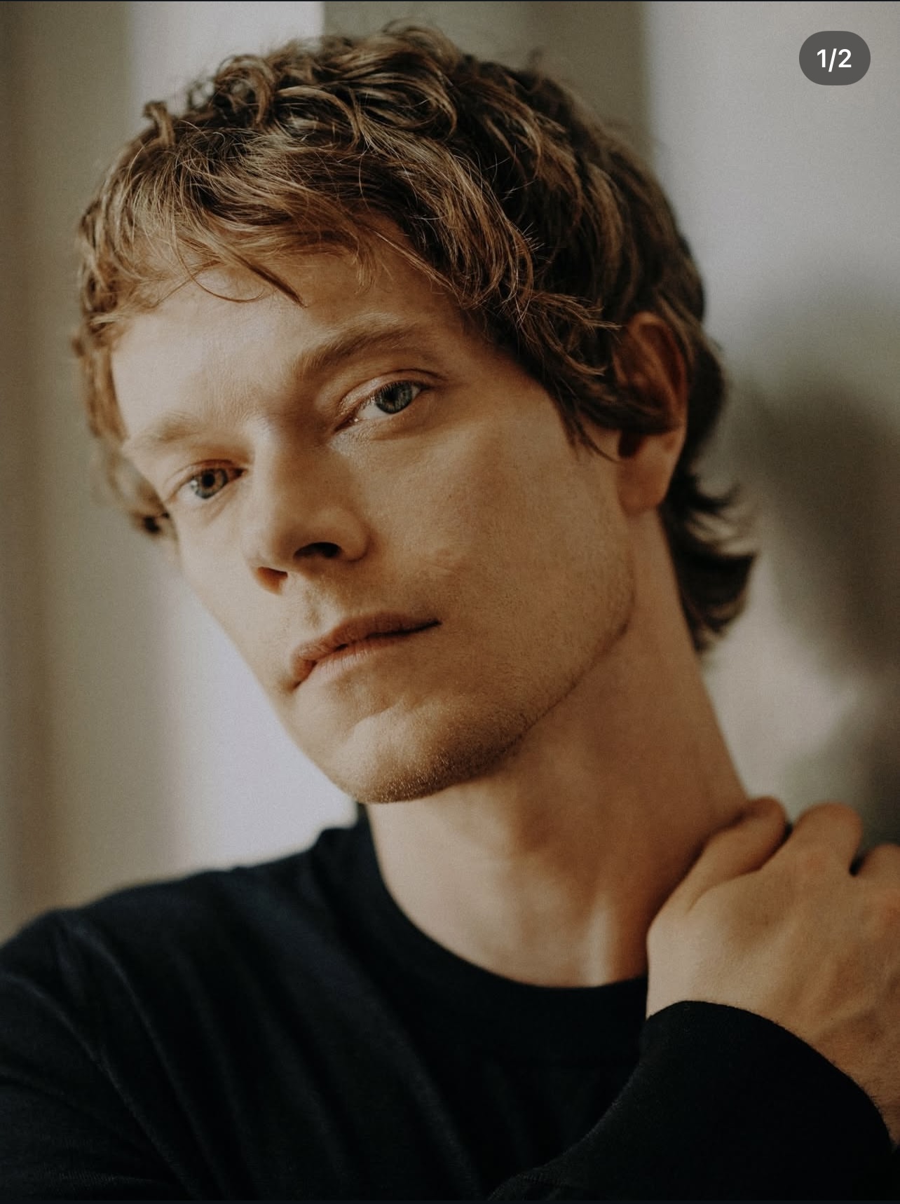 photo-Alfie Allen 2026