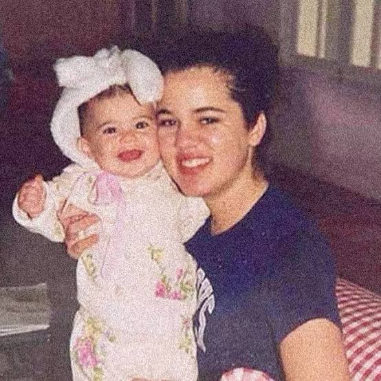 photo-Khloé Kardashian 1998