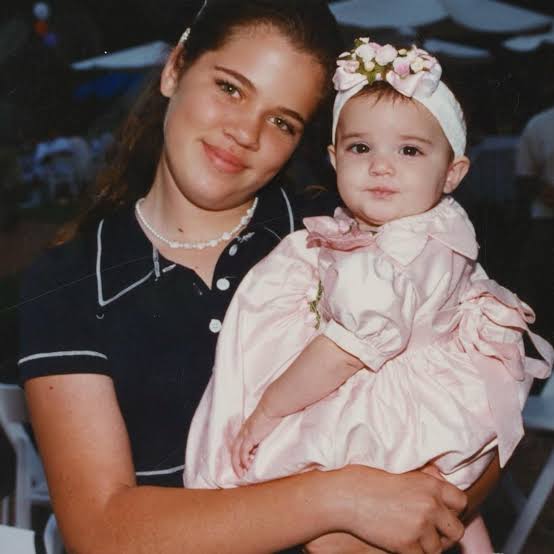 photo-Khloé Kardashian 1997