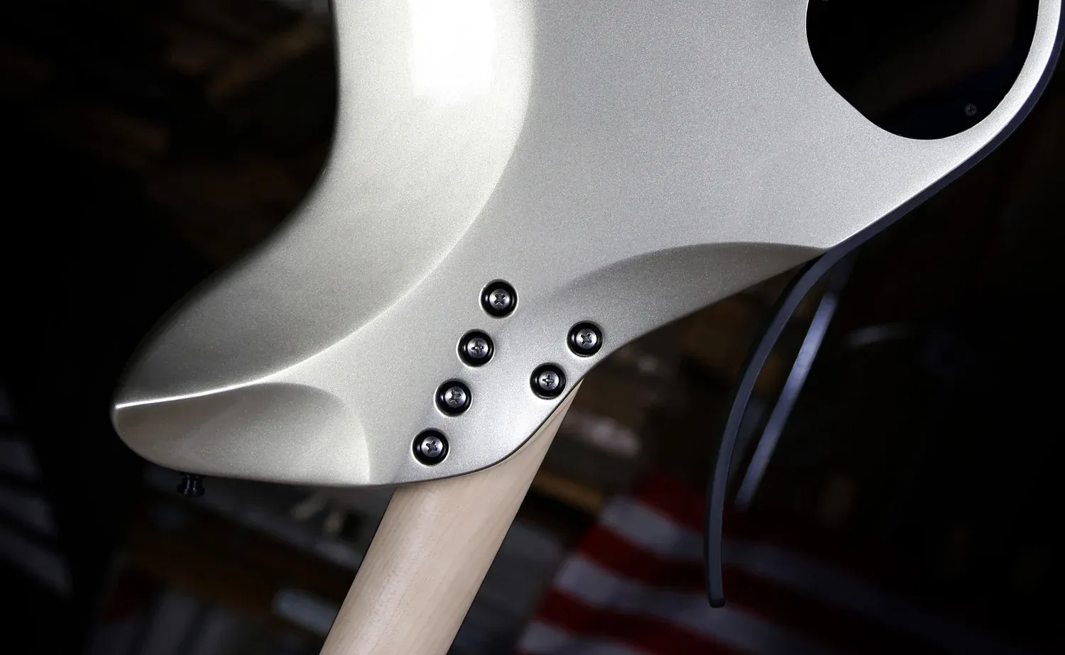 Bolter Mirus ergonomic neck heel detail