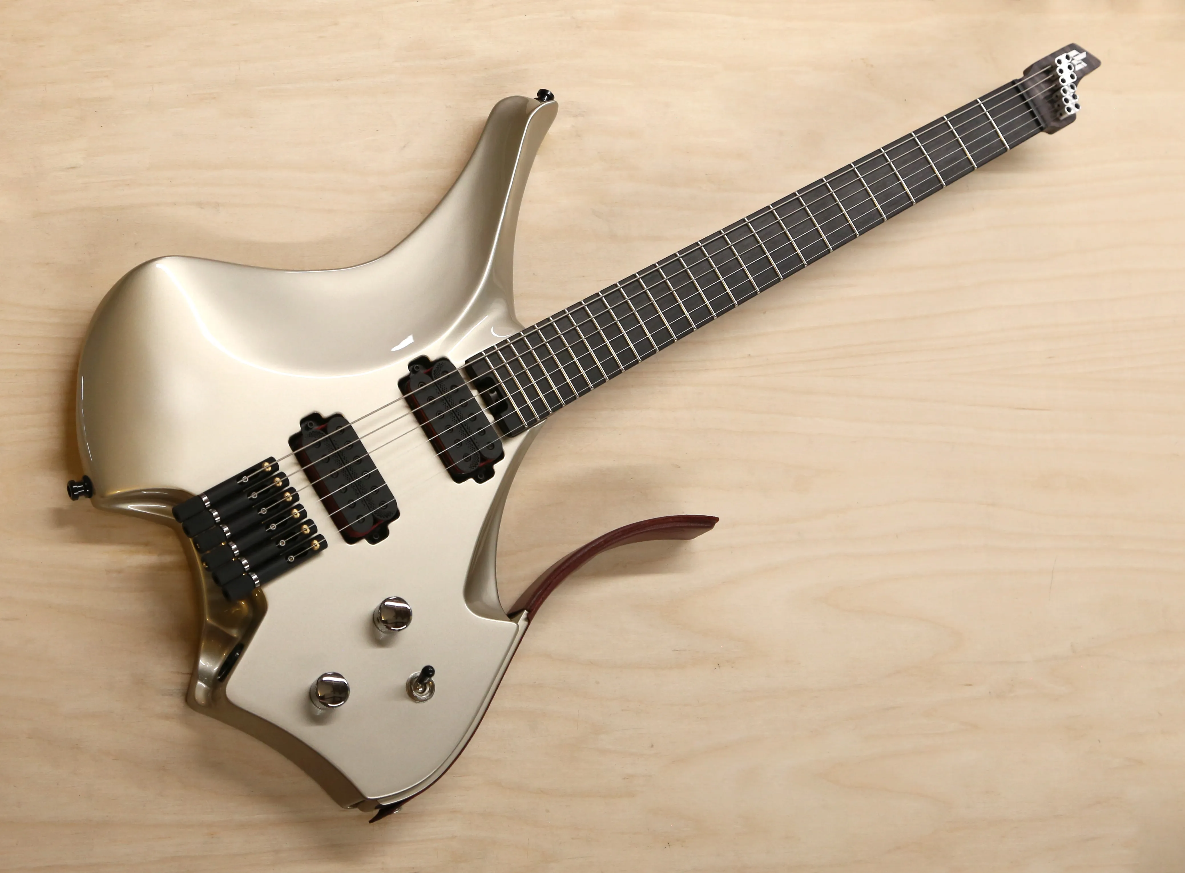 Headless Virtus custom guitar