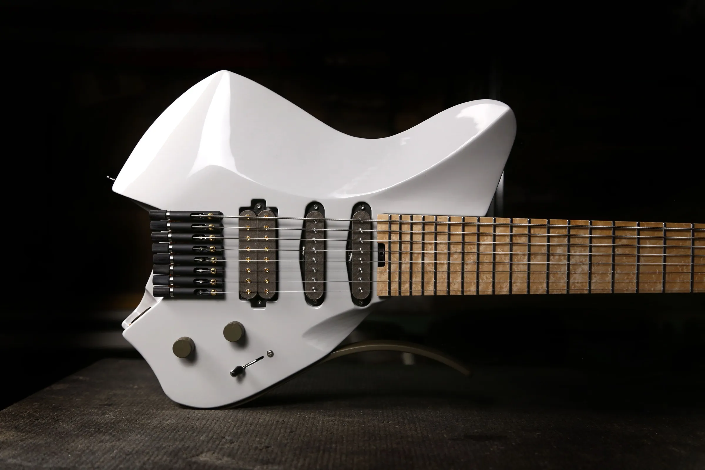 Mirus build 108 in Chalk Metallic