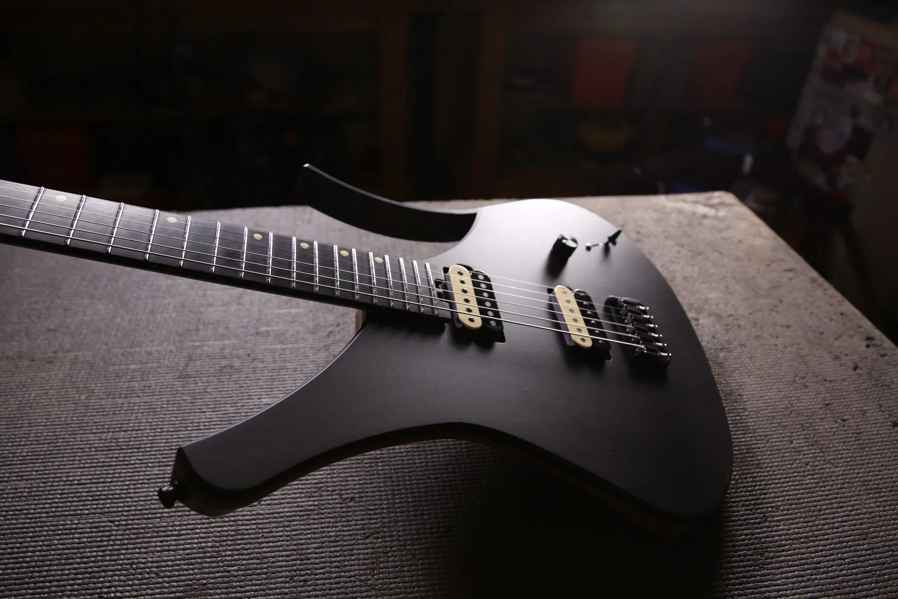 Baritone Ebony build detail 3