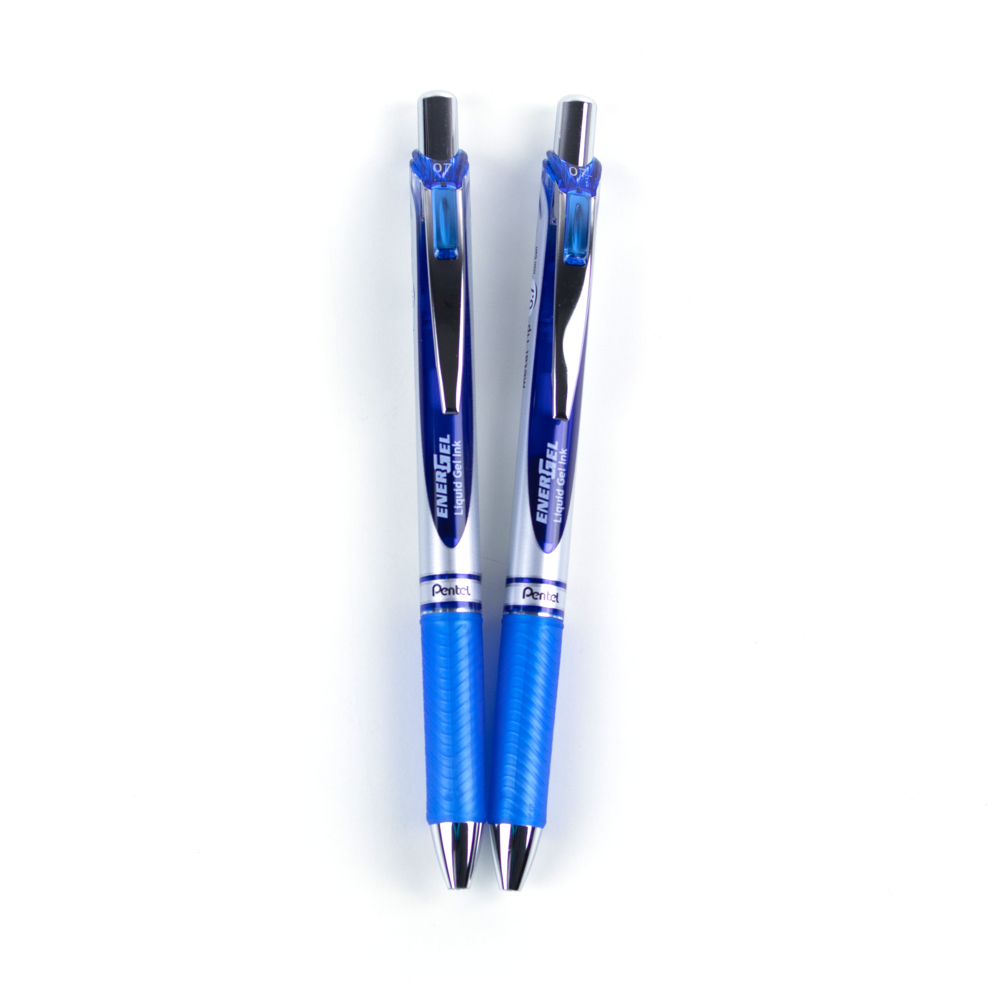  PENBL77BP2C  Stylos à encre gel liquide Pentel EnerGel,  rétractables, 0,7 mm, bleu, paquet de 2