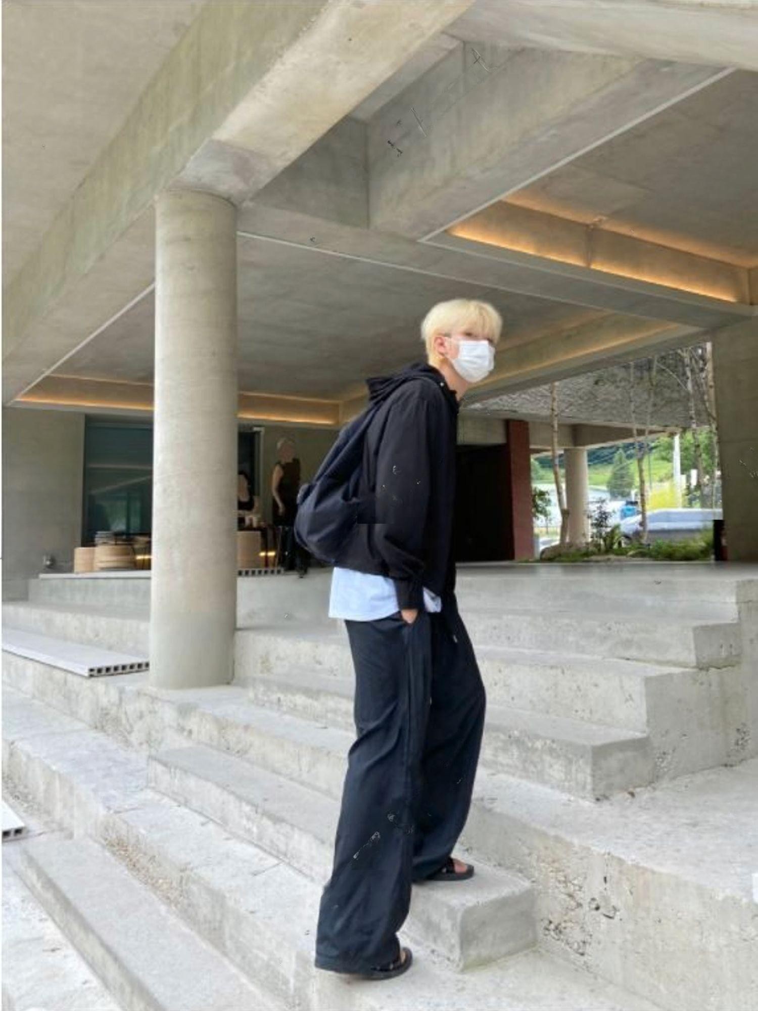 디자인바이영민 Unisex Best 25SS 포스트맨 나일론 밴딩 팬츠