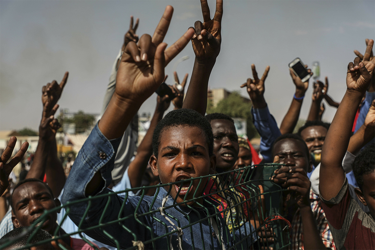 圖／蘇丹首都喀土木的示威抗議群眾。（AP／達志影像）