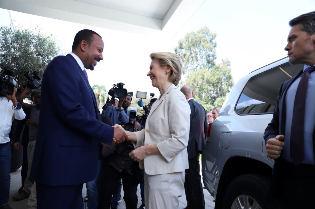 歐盟執委會主席馮德萊恩（Ursula von der Leyen）與與衣索比亞總理阿邁德（Abiy Ahmed）舉行雙邊峰會（圖／Tiksa Negeri／路透社．達志影像）