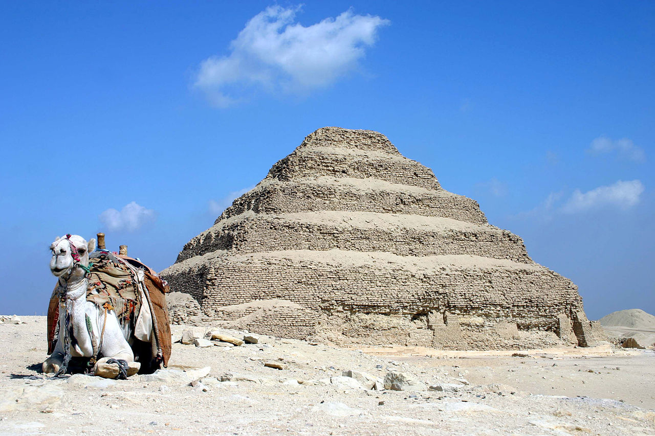 佐賽爾階梯金字塔（Djoser Pyramid）（圖／Charles J Sharp／CC BY-SA 3.0）