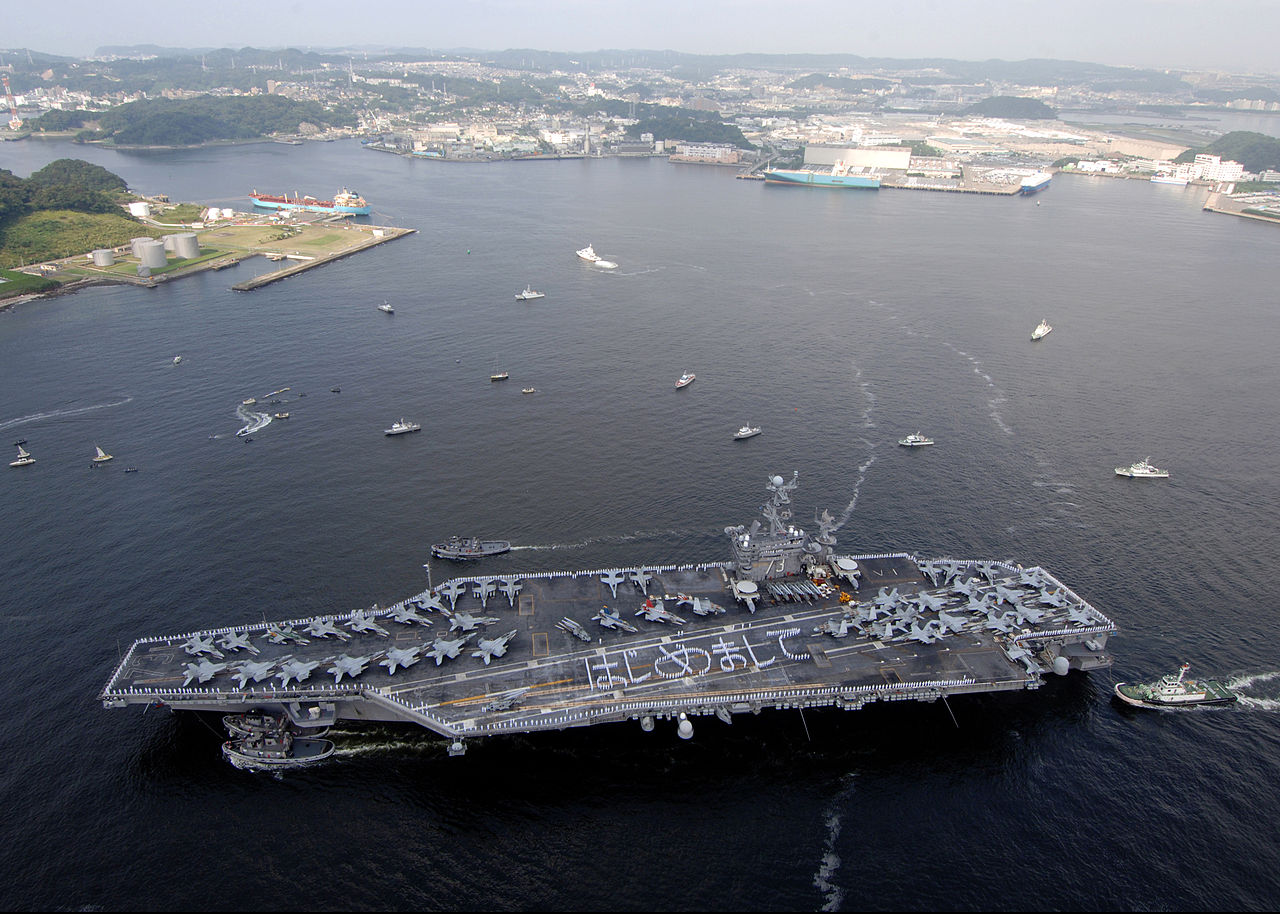 USS George Washington (CVN 73) 抵達橫須賀基地（圖／Mass Communication Specialist 2nd Class Clifford L. H. Davis／公有領域）