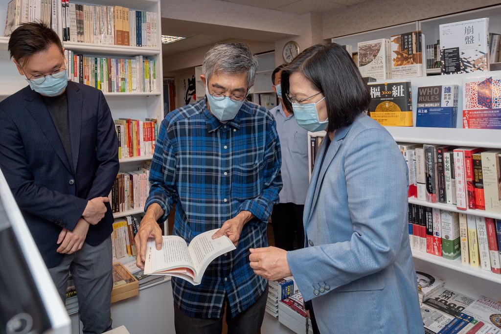 蔡英文今日拜訪銅鑼灣書店，表達撐住香港的立場