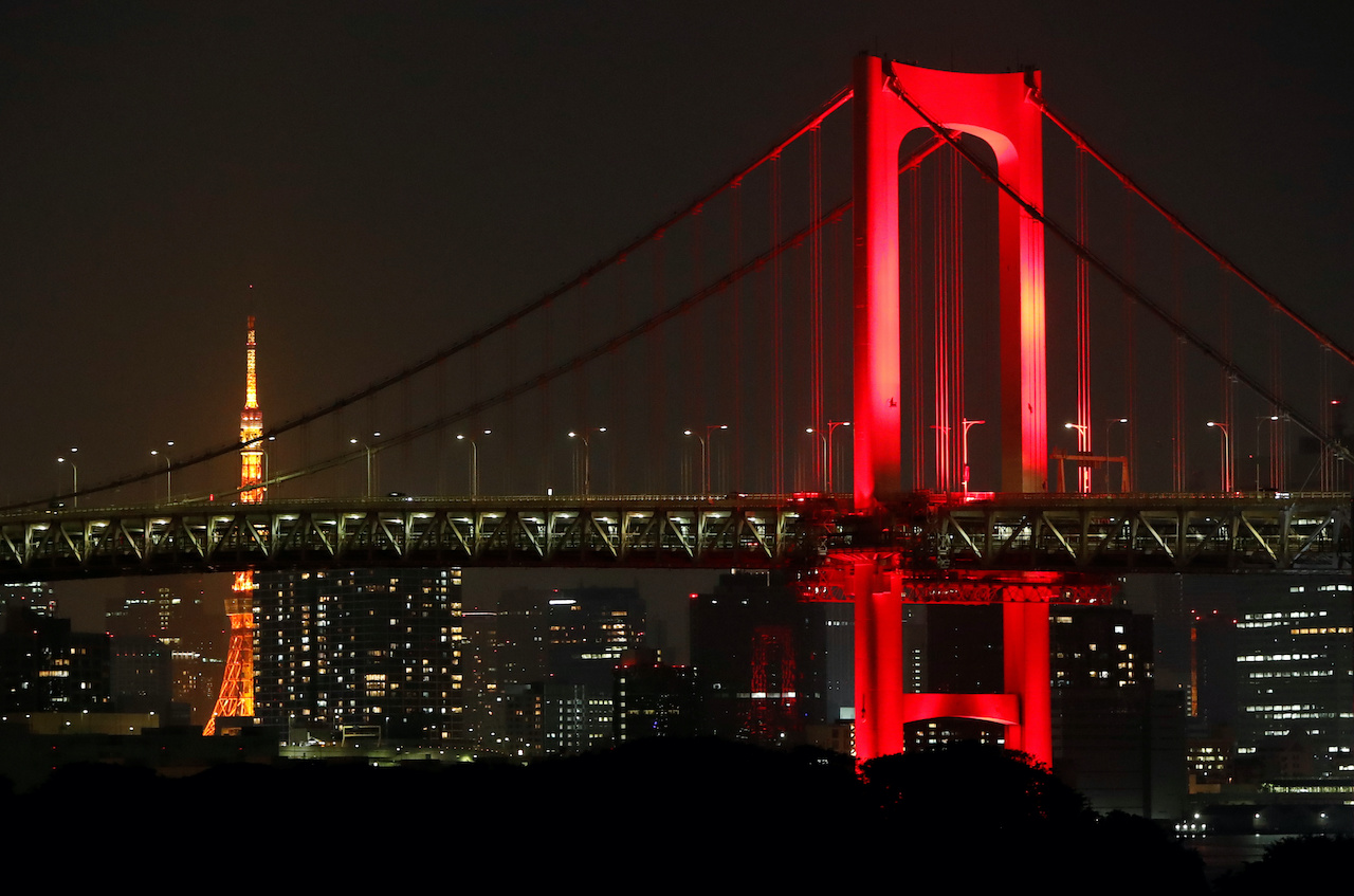 東京都點亮「東京警報」（圖／Issei Kato／路透社．達志影像）