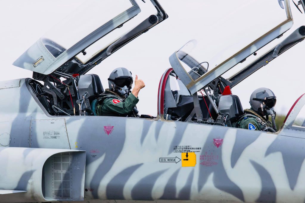 F-5型戰鬥機今日復飛，空軍司令親自同乘盼激勵士氣。