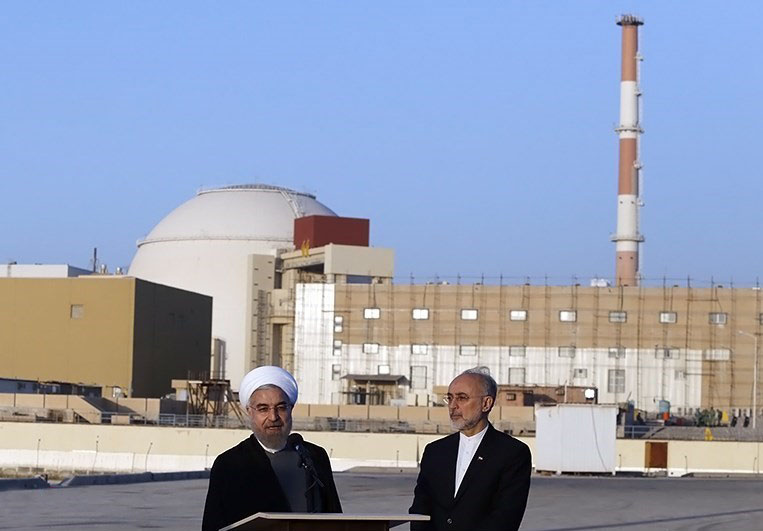 Rouhani_and_Salehi_in_Bushehr_Nuclear_Plant_（圖／Hossein Heidarpour／CC BY 4.0）