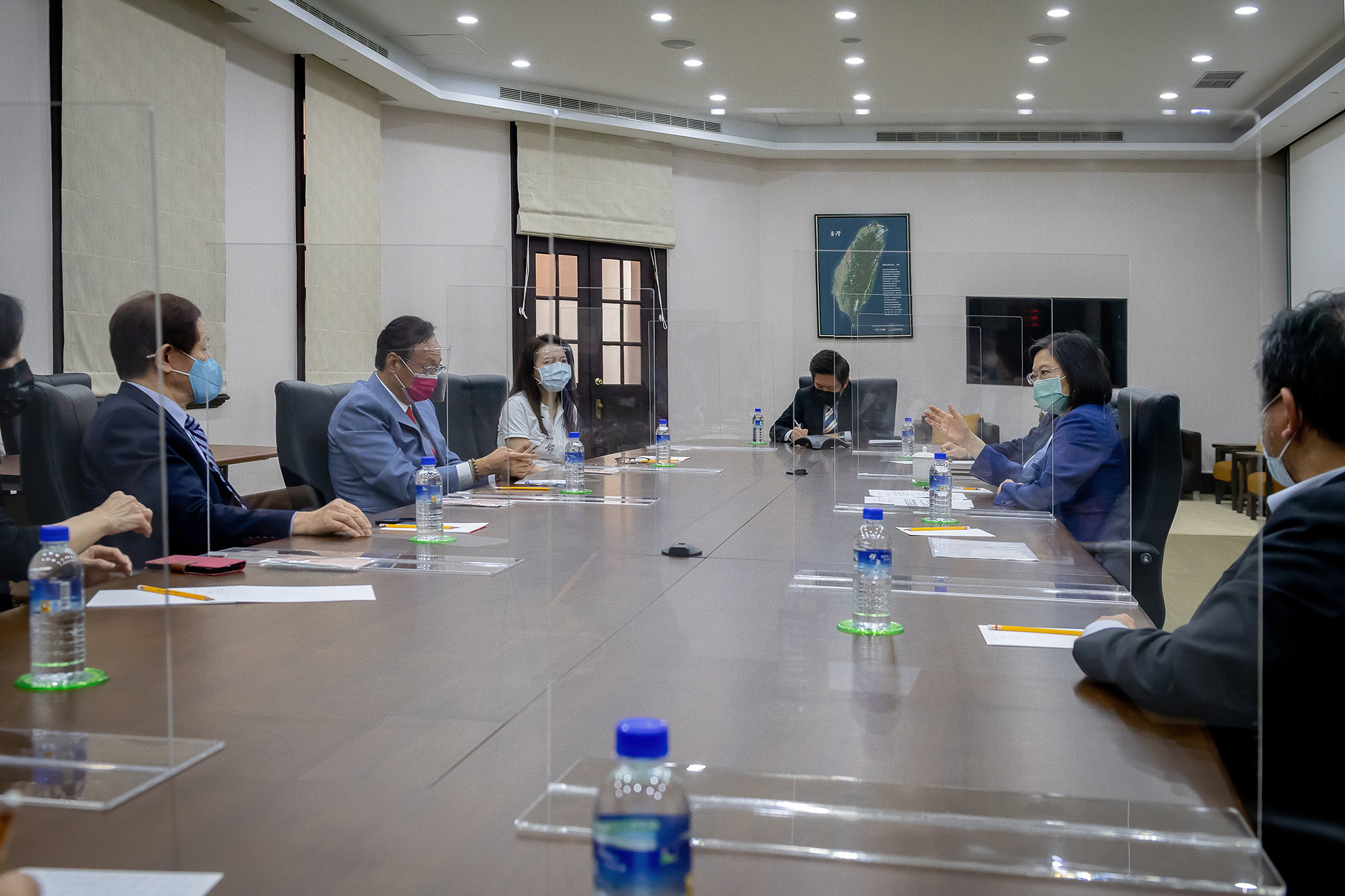 06.18 總統會見台積電董事長劉德音及鴻海集團創辦人郭台銘 Official Photo by Makoto Lin / Office of the President