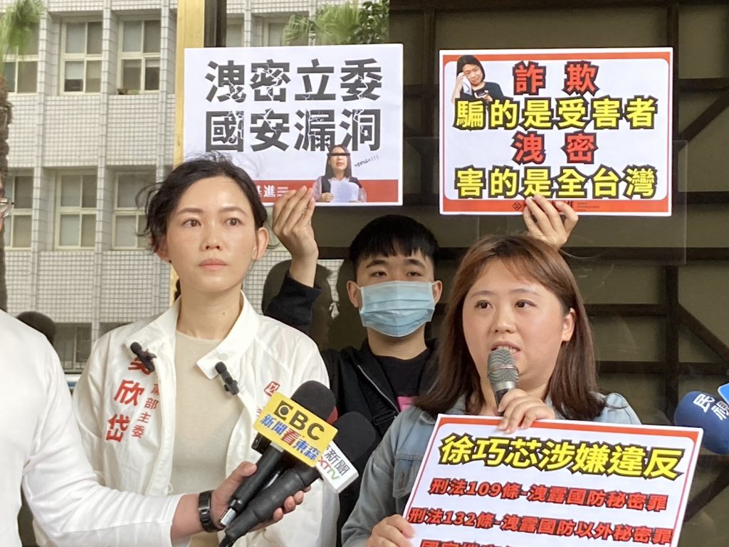 台灣基進秘書長吳欣岱（左）表示，徐巧芯捏造陰謀論，想製造新聞、轉移大家對她家詐騙集團的注意力。／圖：台灣基進提供