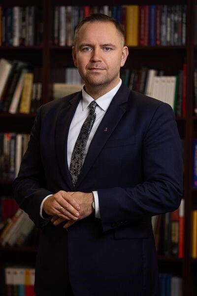 波蘭歷史學家,曾任波蘭國家紀念研究所(Instytut Pamięci Narodowej,IPN)所長