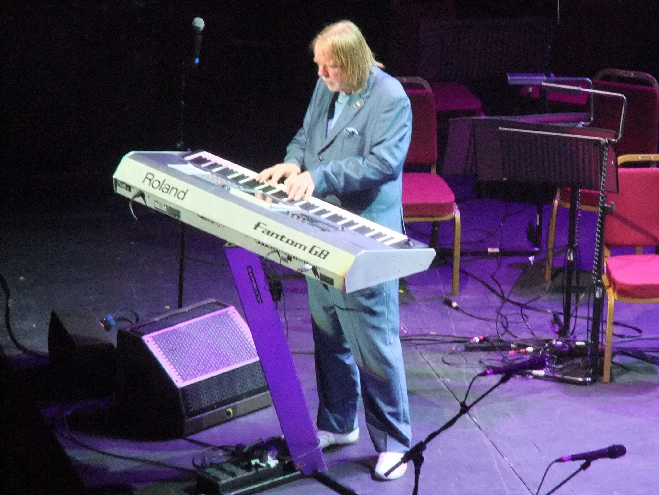 Read more about the article Famed Keyboardist Rick Wakeman on heart attacks, divorce, Bowie and weight loss