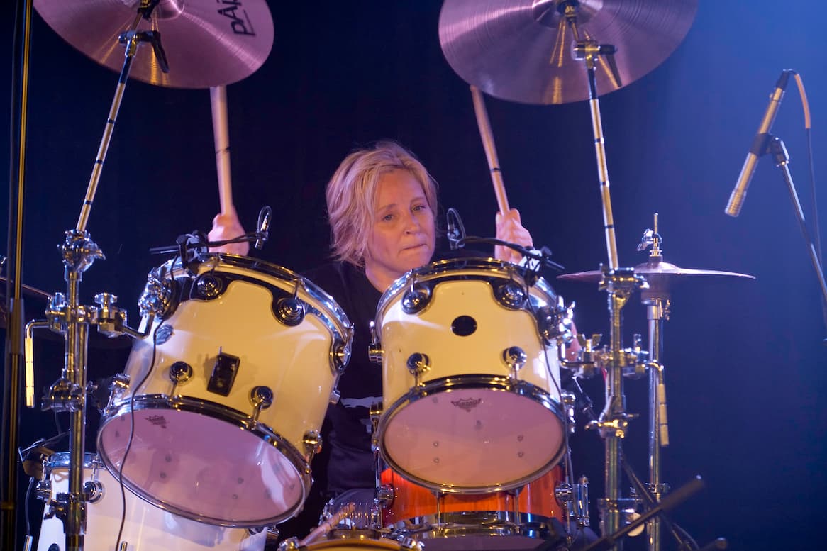 Read more about the article A frank interview with Go-Go’s Drummer Gina Schock