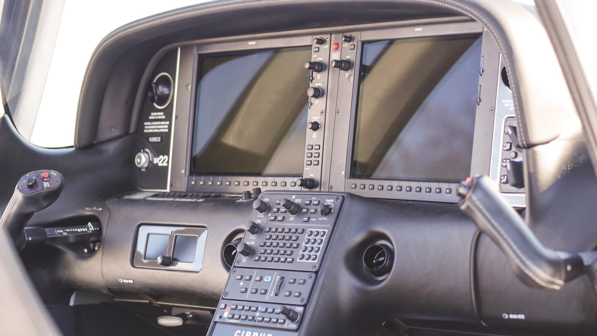 cirrus sr22 g5 interior