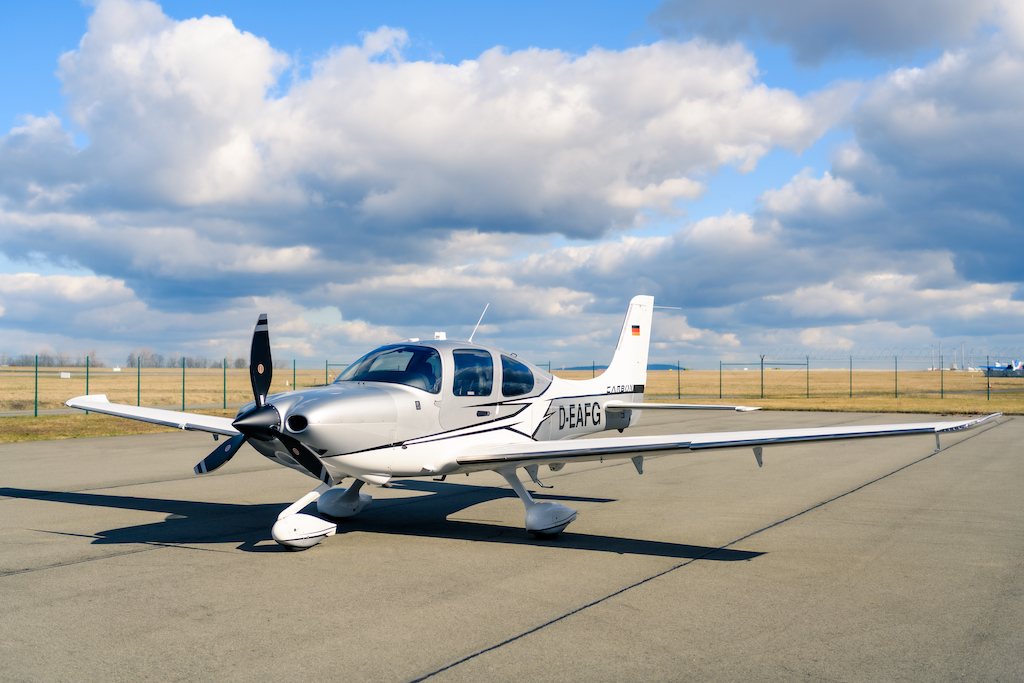 cirrus sr22t