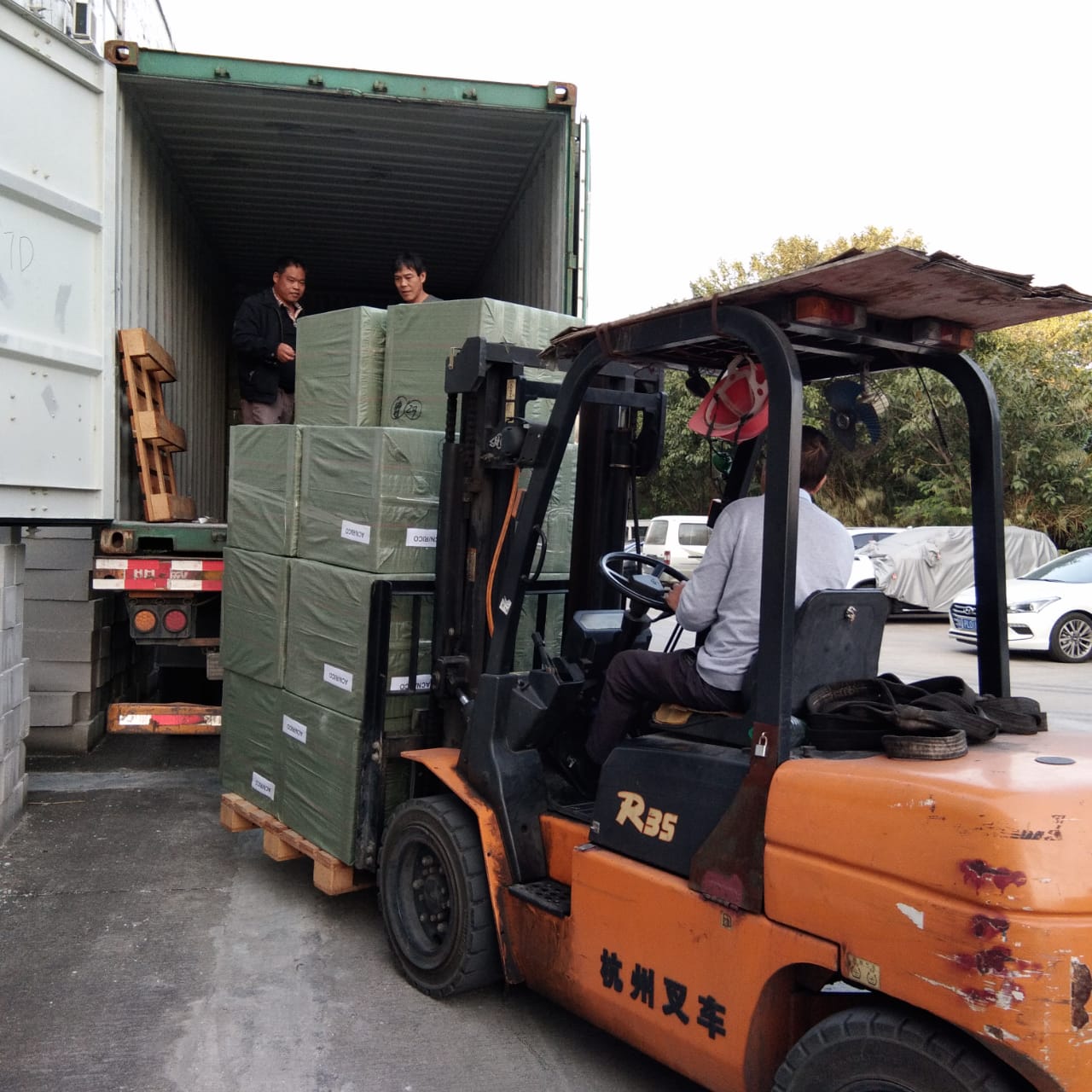22112018-GZ-Loading barang