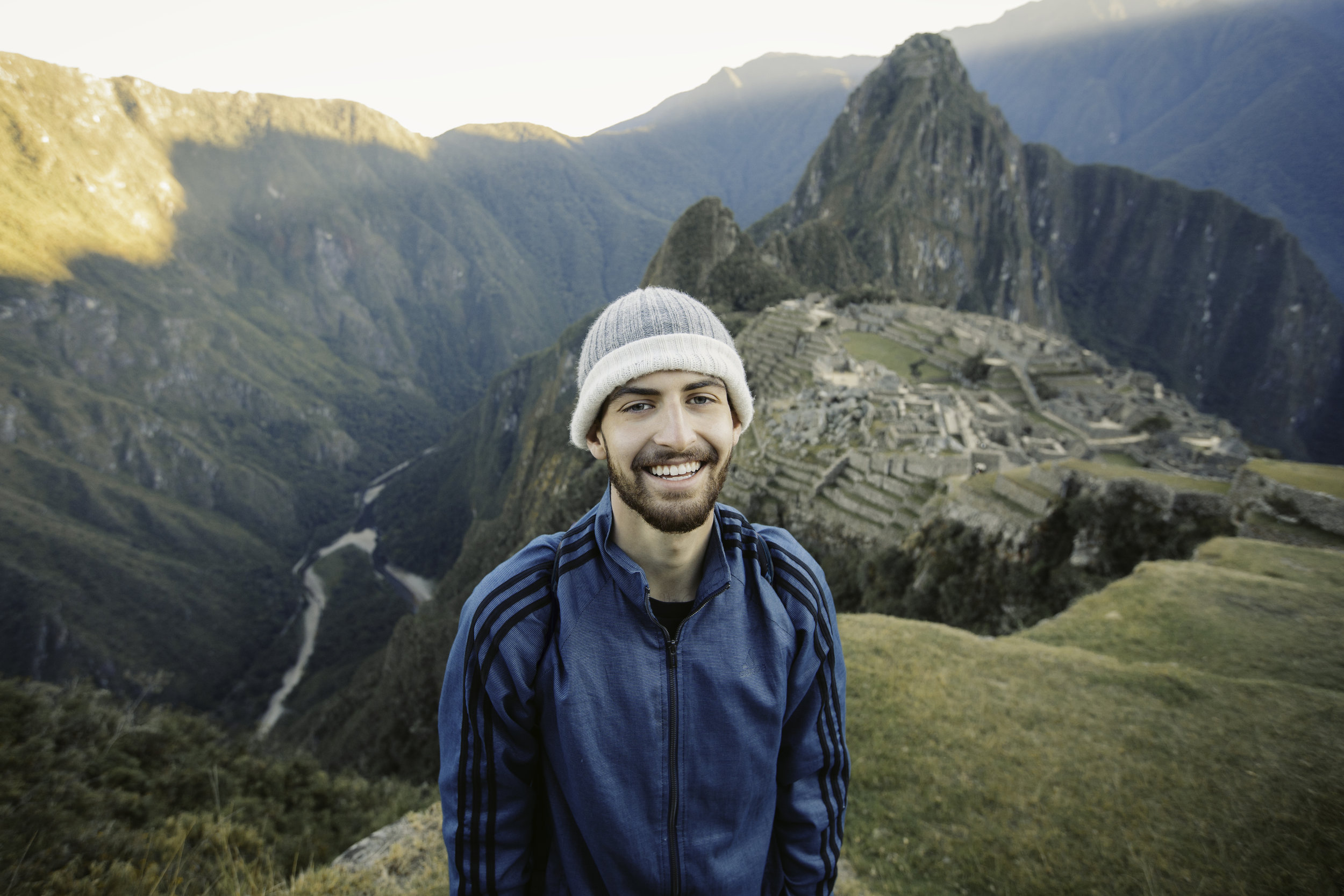 砸盤惹眾怒！PEPE 創辦人身分遭曝光：26 歲攝影師、豪開藍寶堅尼- 區塊客