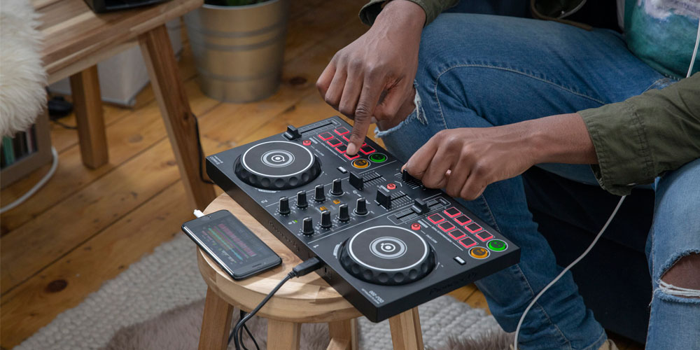 A Beginner's Guide To DJ Equipment