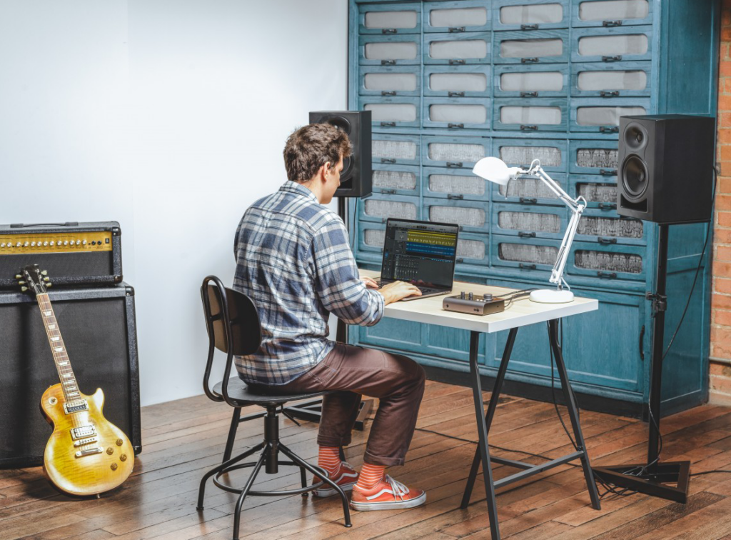 Studio-Desk