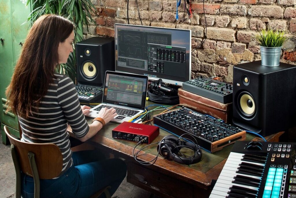 Tutustu 47+ imagen studio monitors for keyboard