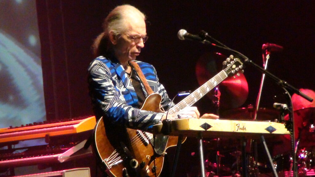 Steve_Howe_playing_Fender_slide_-_24-05-13