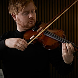 A male violinist playing the Cremona SV130 Violin