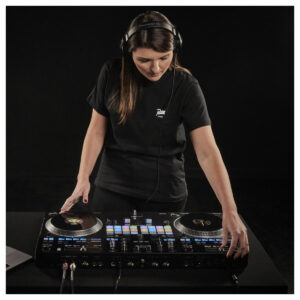 A DJ using the Pioneer DJ DDJ-REV7