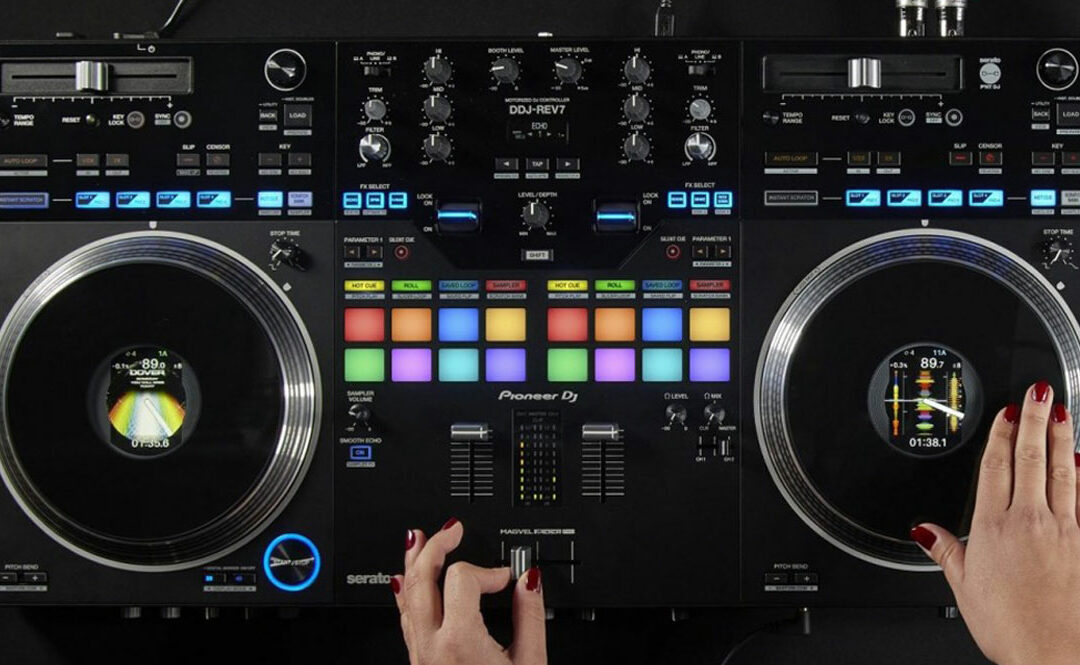 The Pioneer DJ DDJ-REV7 – Is This The Perfect Serato Experience?