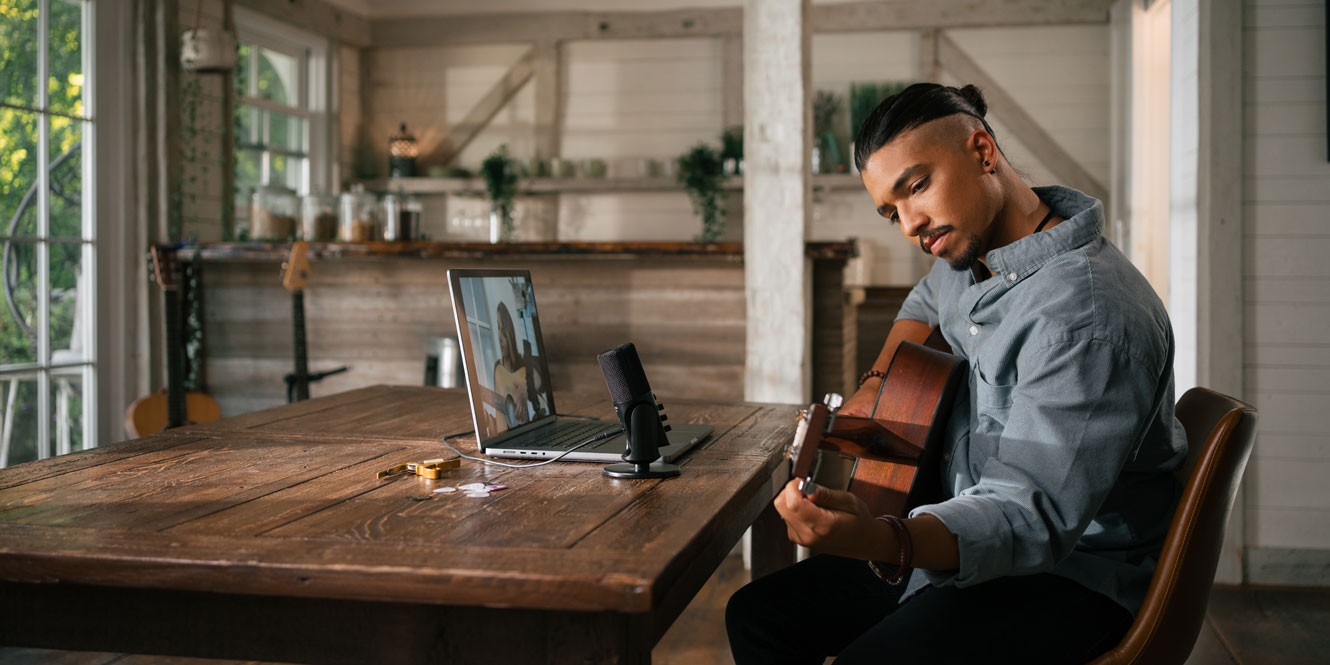 A guitarist using the Sennheiser Profile USB microphone