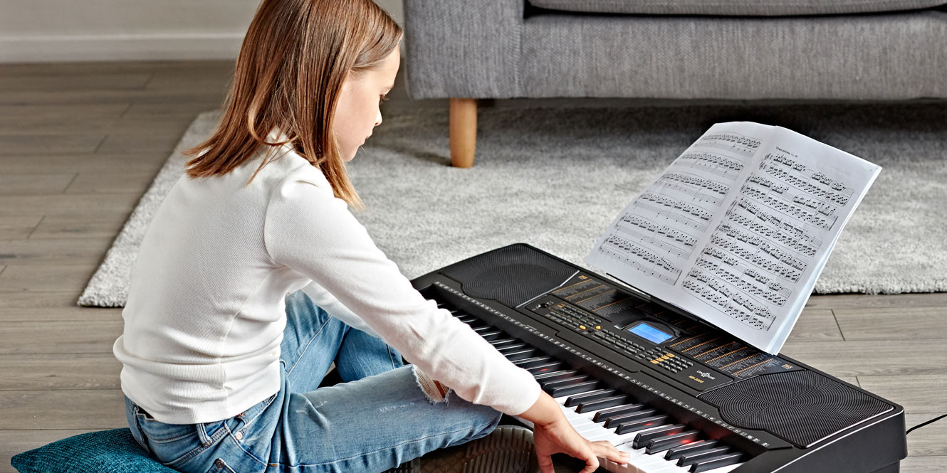 The Differences Between a Digital Piano and a Keyboard - Learn to Play an  Instrument with step-by-step lessons