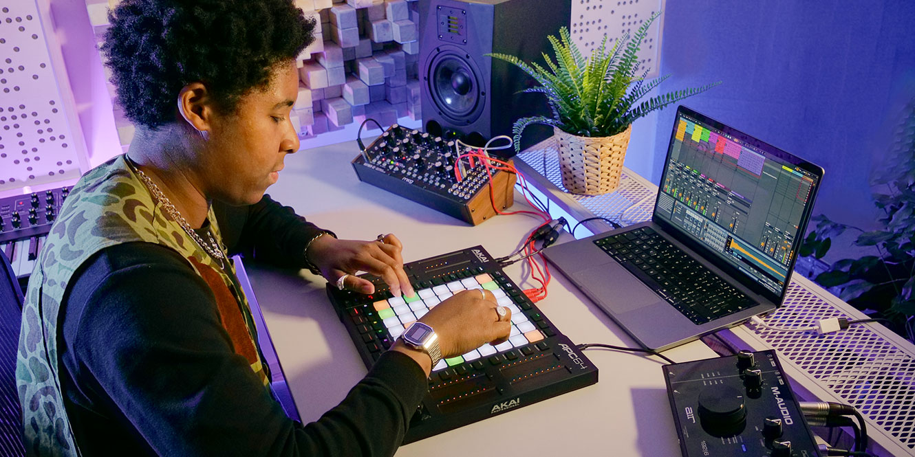 Portable, wireless MIDI controller makes for music creation on the move