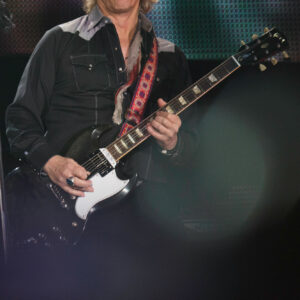 Paul McCartney - Out There Concert - Brian Ray guitarist